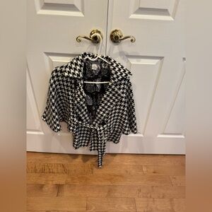 Steve Madden checkered poncho coat woman’s S